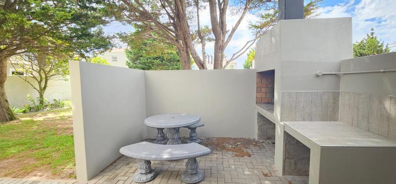 2 Bedroom Property for Sale in Middedorp Western Cape